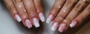 pose d'extension de faux ongles