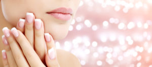 Pose naturelle de French manucure